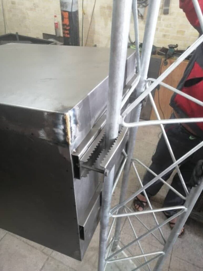 نصب رک اوتدور بر روی دکل